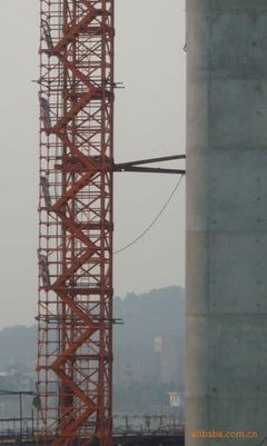 筑造安全防線(xiàn) 探訪開(kāi)平市中旺金屬制品有限公司產(chǎn)品展廳之安全爬梯與腳手架